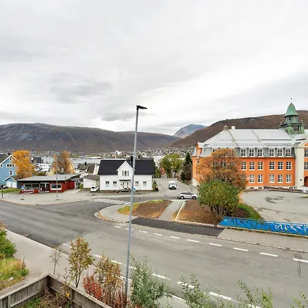 Family Downtown דירה