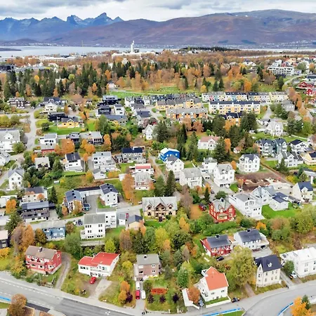 Family Downtown דירה *